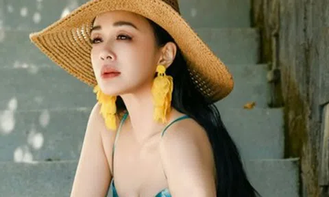 Chung Lệ Đề tuổi 55 vẫn hở bạo, được chồng kém 12 tuổi cưng chiều