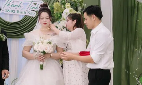 Cô dâu U50 ở Hưng Yên tái hôn sau 28 năm, đám cưới 55 mâm rộn ràng