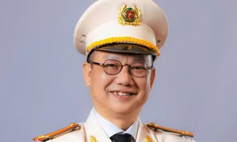 NSND Hồng Tuấn 'Của để dành' ngoài đời là Trung tá công an, 58 tuổi mới lên chức