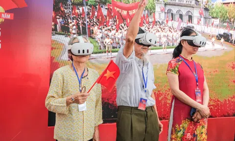 Người dân "xuyên không" cảm nhận không khí ngày Quốc khánh 2-9-1945