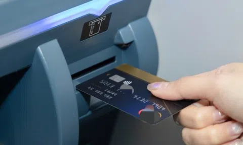Dịp lễ 30-4, rút tiền máy ATM/CDM đừng quên cảnh báo mới nhất của ngân hàng