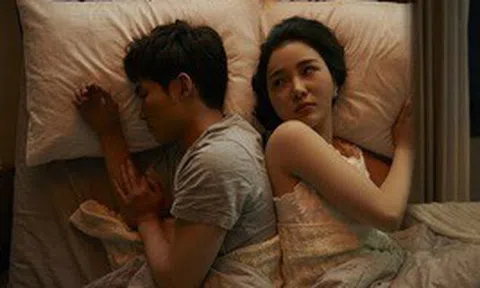 Tin nhắn lúc nửa đêm từ vợ mới của chồng cũ: Hóa ra  người đàn ông "cực phẩm" cô ấy cướp được cũng chỉ có thế
