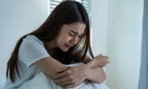 Con gái sợ hãi khi mẹ cả đời "mặc áo sờn cổ" và "ăn đầu cá" để làm vũ khí hành hạ tinh thần cả nhà: Xin mẹ "đừng hy sinh cao cả nữa"