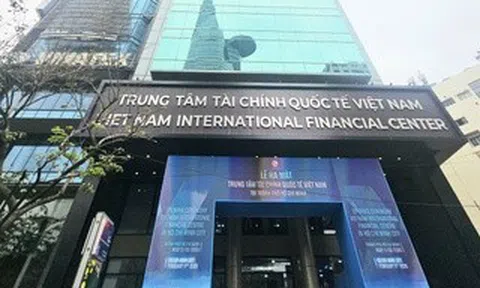 Sếp ngân hàng nói về điện sạch để hút vốn vào Trung tâm tài chính quốc tế