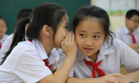 Phải nói với con mình: Có 4 điều tuyệt đối không được kể với bạn cùng lớp, dù thân đến đâu!