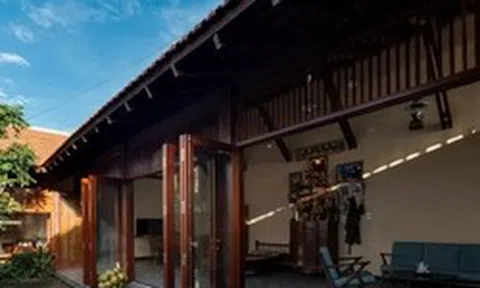 Ngôi nhà kết hợp giữa hiện đại và truyền thống với phần mái thú vị