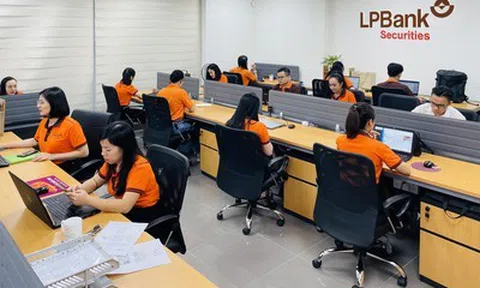 LPS chính thức giao dịch trên HoSE từ ngày 18/8, giá tham chiếu 30.000 đồng/cổ phiếu