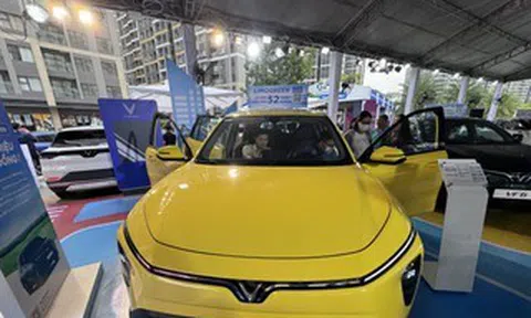 VinFast lại giành ngôi "vua doanh số", bán hơn 78.000 ô tô điện chỉ sau 4 tháng