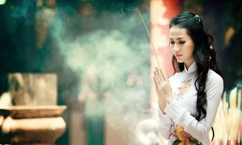 3 điều không nên nói trước bàn thờ