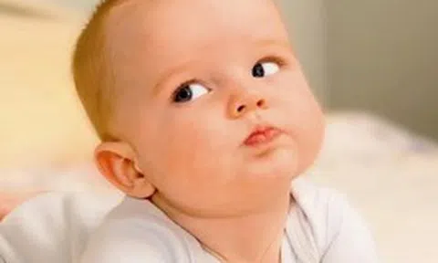 Trẻ thông minh từ khi sinh ra đã có 3 đặc điểm này, con sở hữu từ 2 cái trở lên thì bố mẹ nên mừng thầm