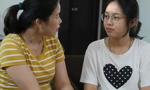 Bảng cam kết lúc nửa đêm giữa mẹ và con gái gây chú ý: 1 chi tiết "lạ" khiến nhiều người can ngăn