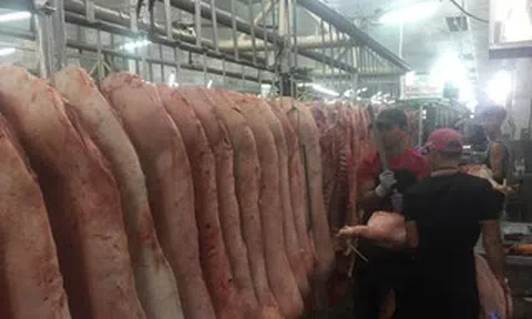 Giá heo hơi hôm nay, 2-6: Giá giảm mạnh ở chợ đầu mối