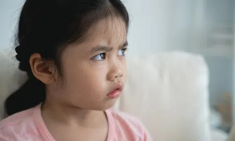 Nghiên cứu của Mỹ: 3 sai lầm âm thầm “kéo tụt” trí thông minh của con, rất nhiều cha mẹ đang vô tình mắc phải