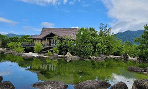 Trước nhà trong hang, ông Đặng Lê Nguyên Vũ từng ở ngôi nhà cổ trên đồi: Bức ảnh hiếm hoi được hé lộ