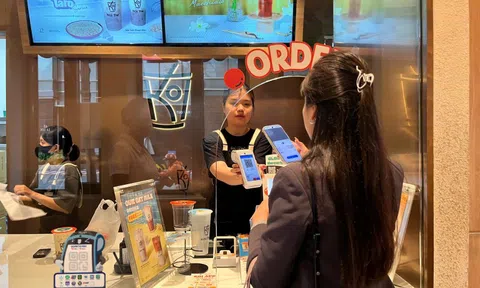 Khách du lịch nước ngoài đã có thể quét QR thanh toán ở Việt Nam