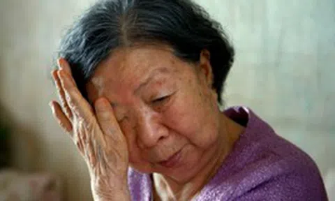 2 cô em chồng xem mẹ đẻ như là "người ở", xương rạn vẫn phải rửa bát "hầu con": Đúng là nuông chiều tạo ra kẻ vô ơn!