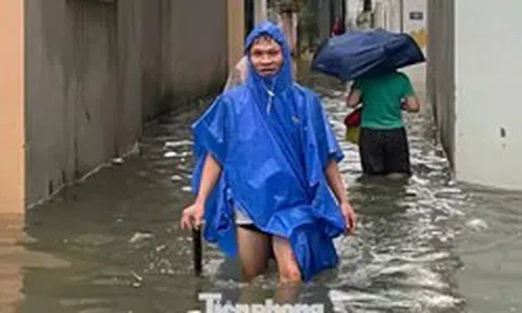 Phó Chủ tịch tỉnh Thanh Hóa chỉ đạo kiểm tra khu phố cứ mưa là ngập