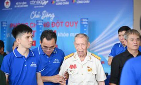 Chăm sóc sức khỏe người dân, tri ân người có công: Dấu ấn "Hành trình tri ân" tại đặc khu Côn Đảo