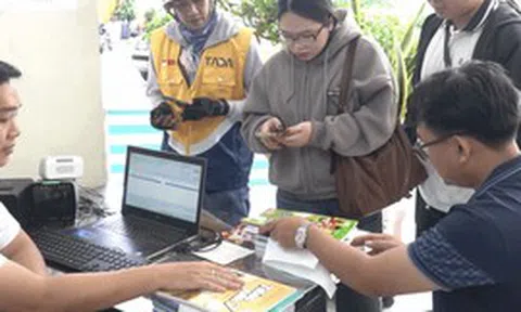 Cảnh báo chiêu trò đôn giá, mua đi bán lại sách giáo khoa tại TPHCM