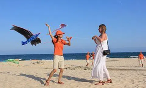 Phát hiện "con vật khổng lồ" trên bãi biển Sầm Sơn đúng dịp 2/9, hàng nghìn du khách chú ý