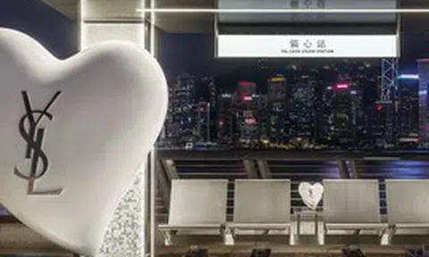 Một hãng xa xỉ bỏ tiền dựng lại sân ga tàu điện ngầm để bán hộp kem tay 50ml, và đó là phép tính hoàn toàn tỉnh táo