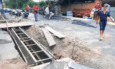 Hết hạn thi công, 2 tuyến đường ở Củ Chi vẫn dang dở