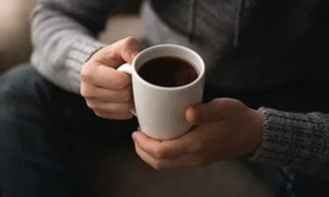 Nhóm người cần thận trọng khi uống cà phê mỗi ngày