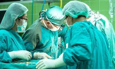 Cắt hết dạ dày trị ung thư, mổ xong mới biết mình không có tế bào ung thư nào
