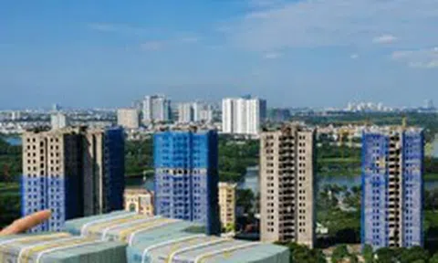 Ngân hàng rao bán 'đất vàng' Hà Nội, tính thu giữ biệt thự ở TPHCM