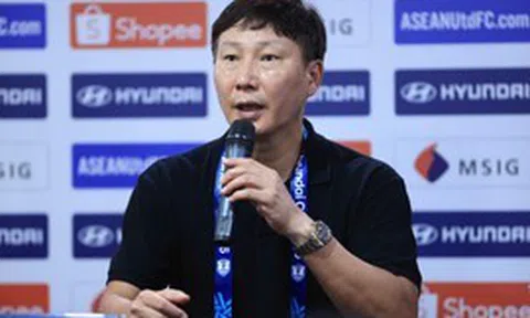 Cha của HLV Kim Sang-sik qua đời