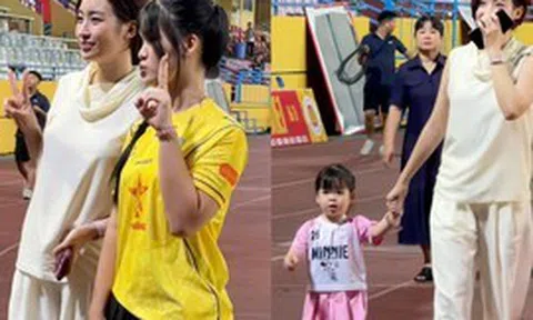 Đỗ Mỹ Linh khoe nhan sắc rạng rỡ, ngại ngùng chạy lên xế hộp "trốn" cam thường sau trận đấu của Hà Nội FC