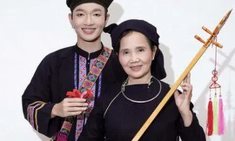 Hoàng Dũng khoe mẹ là Phó giáo sư, Tiến sĩ, U70 thành nghệ nhân hát then