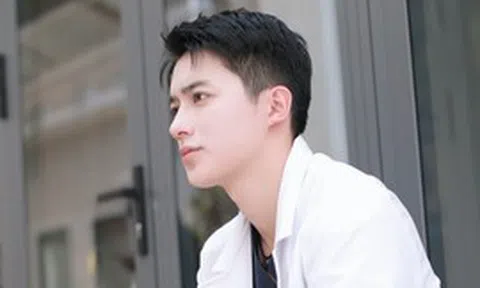 'Nam thần' Y Hà Nội gây sốt: IELTS 8.0, chọn ngành ung thư, từng muốn bỏ học