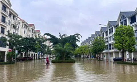 Thay bạn đi xem nhà ngày mưa: Hinode Royal Park ngập sâu, An Khánh bị chia cắt, loạt tuyến đường chìm trong biển nước