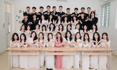 Lớp học có thủ khoa D01 toàn quốc, 32 em điểm SAT từ 1.500, 30 em IELTS từ 8.0