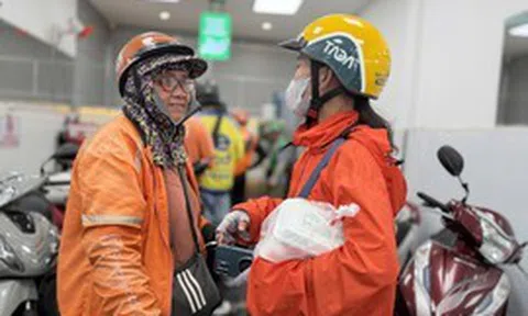 Nữ tài xế giao đồ ăn và những nhọc nhằn sau mỗi cuốc xe