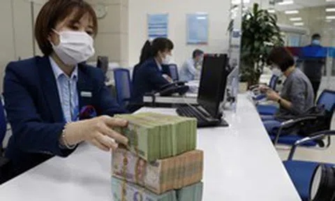 Lãi suất huy động tăng cao, ngân hàng hút tiền gửi kỷ lục