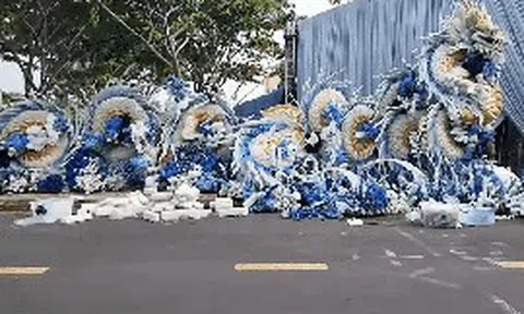 Thiếu gia tiệm vàng miền Tây cưới vợ: Chi vài trăm triệu dựng cổng cưới long - phụng dài 50m, bà con thi nhau đến check-in