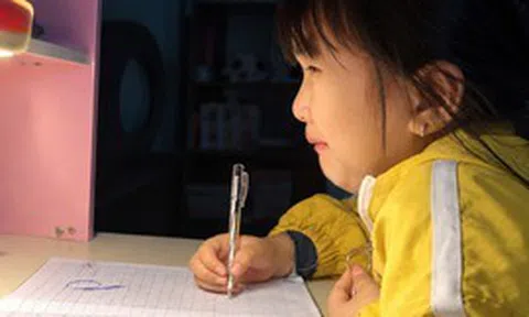 Con làm bài tập mãi không xong, đánh mắng có thực sự hiệu quả?