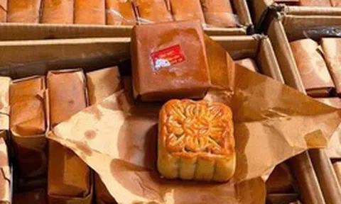 Cả MXH đang sốt lên vì loại bánh Trung Thu truyền thống này: Bánh nướng nhân thập cẩm chỉ gói giấy dầu, không hộp, không túi nilon