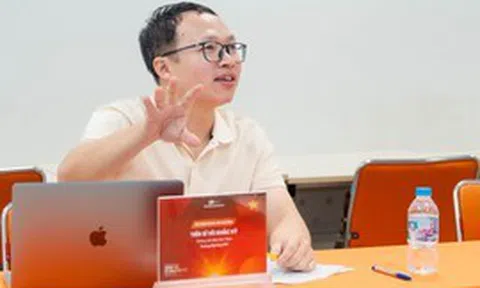 Tiến sĩ người Việt vừa tham gia giải thành công bài toán tồn tại hơn 1 thập kỷ: Đã học ở ĐH Bách khoa Paris, từng là thành viên giải bài toán tồn tại suốt 400 năm