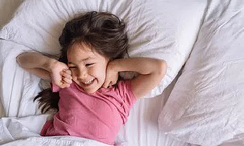 Nghiên cứu tâm lý: Nếu buổi sáng thức dậy có 4 biểu hiện này, chứng tỏ con đang cảm thấy vô cùng hạnh phúc