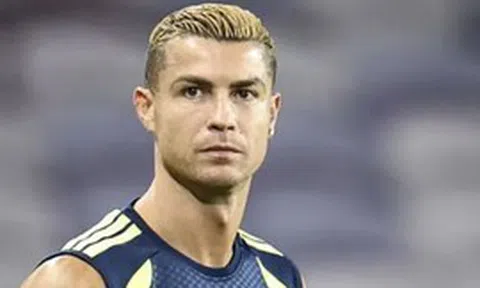 Ronaldo từng từ chối nhận lương để đồng đội được trả nợ