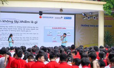 Khởi động dự án Sức khỏe Thanh thiếu niên Việt Nam giai đoạn 2026–2029: Trao quyền Giám đốc Quốc gia tượng trưng cho nữ sinh lớp 9