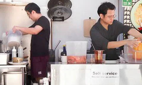 30 tuổi bỏ việc lương 203 triệu/tháng, đi bán hàng rong kiếm 81 triệu/tháng