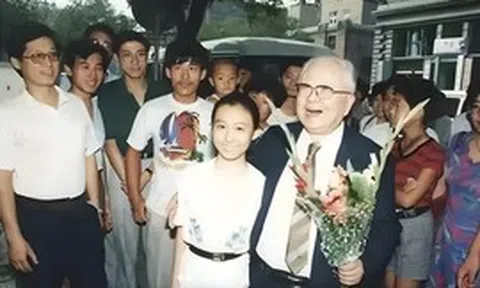 Cú trượt dài của nữ thần đồng từng xuất hiện trên đài truyền hình quốc gia, sau đó lại bỏ học và làm mẹ đơn thân