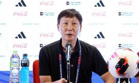 HLV Kim Sang-sik: 'Tuyển Việt Nam mất tập trung vì thời tiết nóng bức'