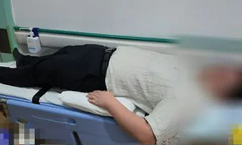 Bị đau lưng, người đàn ông kê gối khi ngủ, sáng hôm sau liệt hai chân: Bác sĩ lên tiếng cảnh báo