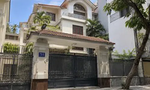 Ngân hàng rao bán nhà đất rộng gần 400m2 với giá 90 tỷ đồng