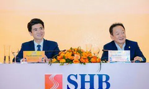 Diễn biến hiếm thấy tại SHB: Xuống dưới mệnh giá, hơn 100 triệu cổ phiếu được sang tay chỉ trong 1 buổi sáng, thanh khoản vượt xa 27 ngân hàng cộng lại